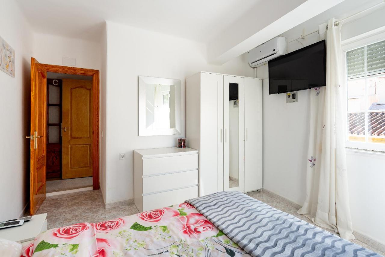 Rooms Breeze & Sun Malaga Bagian luar foto