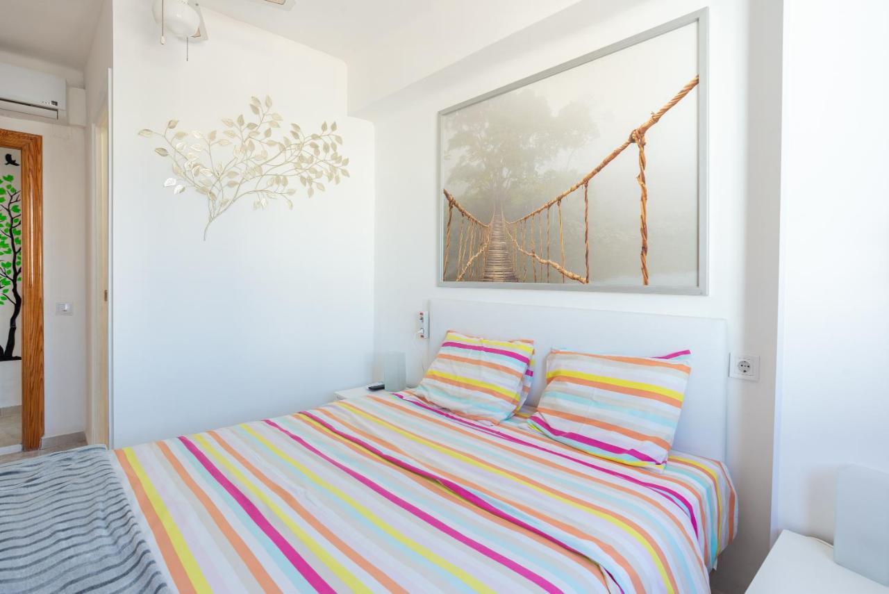 Rooms Breeze & Sun Malaga Bagian luar foto
